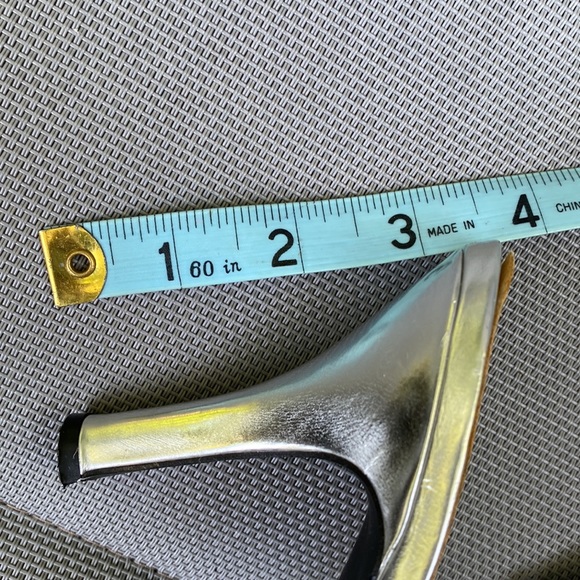 EUC Jacqueline Ferrar sz 7 clear/ silver 2.5” heels w/ rhinestone embellishment - Picture 7 of 8